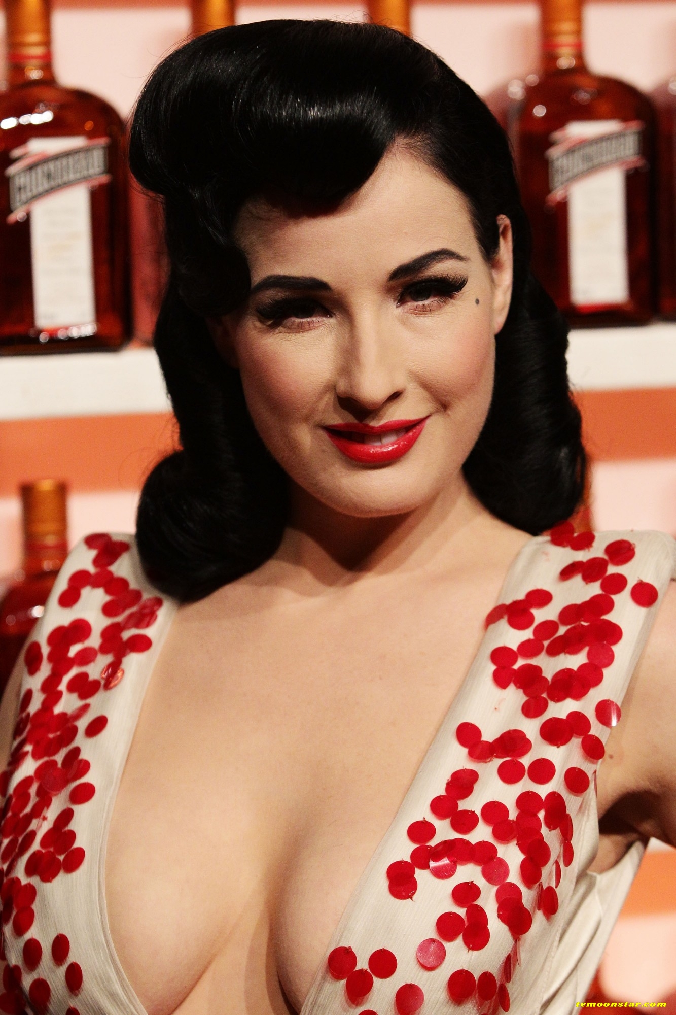 91594_Dita_Von_Teese__performance_of_her_Be_Cointreauversial_show_027_122_148lo.jpg